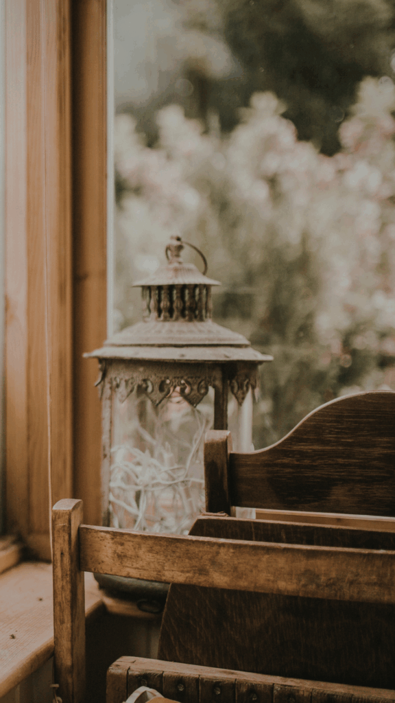 How to Use Cozy Textures for Fall Garden Decor in a Small Space