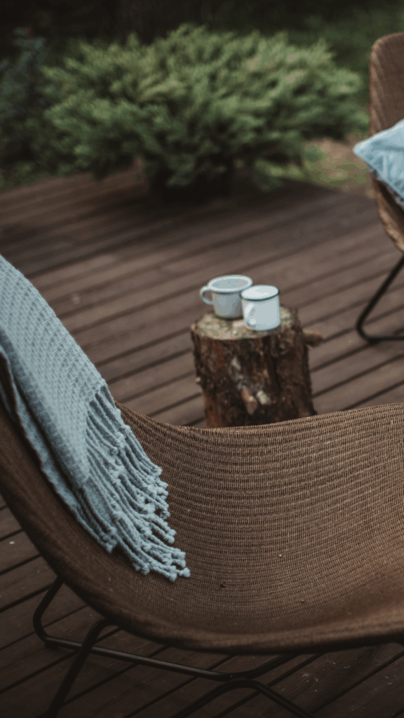 How to Use Cozy Textures for Fall Garden Decor in a Small Space